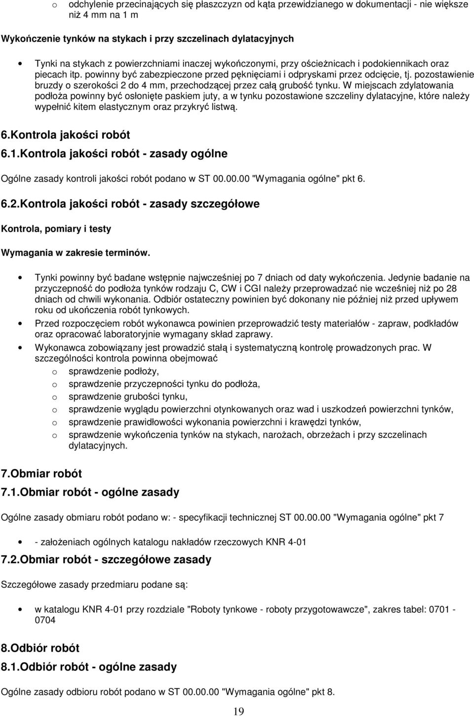 pozostawienie bruzdy o szerokości 2 do 4 mm, przechodzącej przez całą grubość tynku.