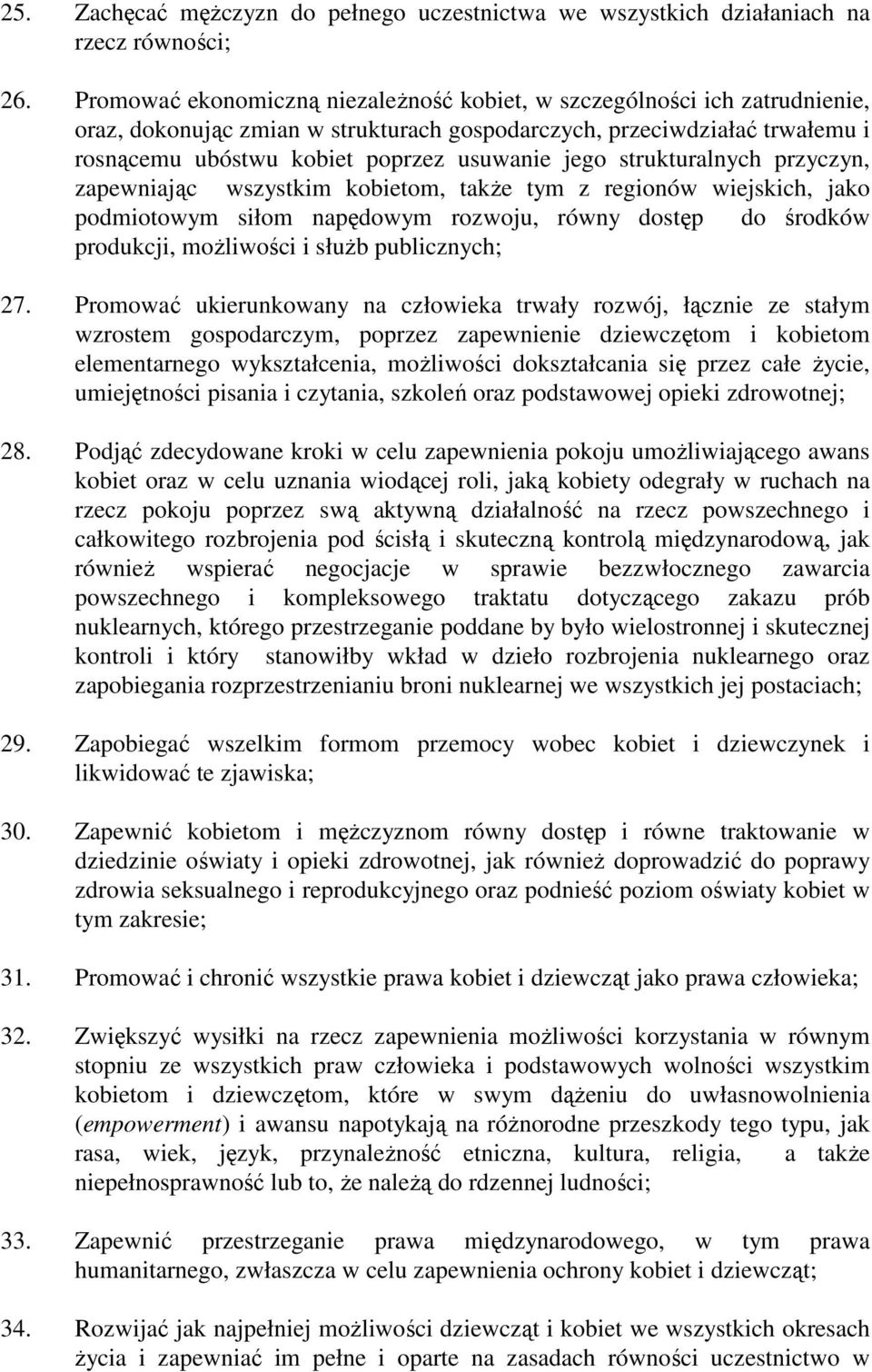 strukturalnych przyczyn, zapewniając wszystkim kobietom, takŝe tym z regionów wiejskich, jako podmiotowym siłom napędowym rozwoju, równy dostęp do środków produkcji, moŝliwości i słuŝb publicznych;