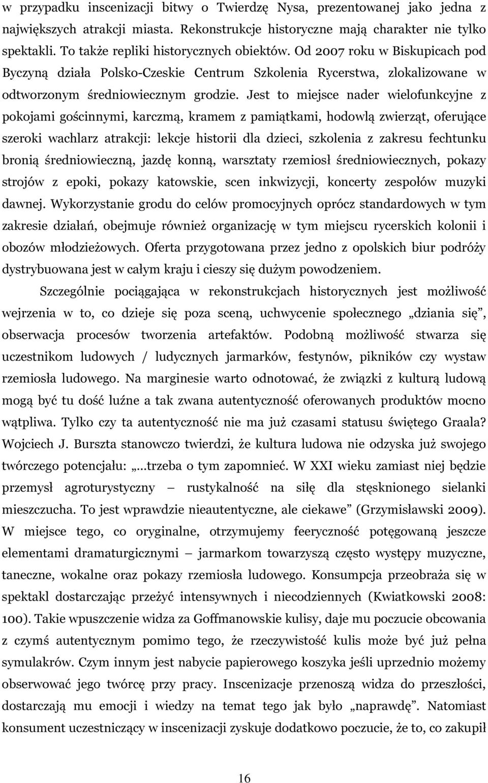 Jest to miejsce nader wielofunkcyjne z pokojami gościnnymi, karczmą, kramem z pamiątkami, hodowlą zwierząt, oferujące szeroki wachlarz atrakcji: lekcje historii dla dzieci, szkolenia z zakresu