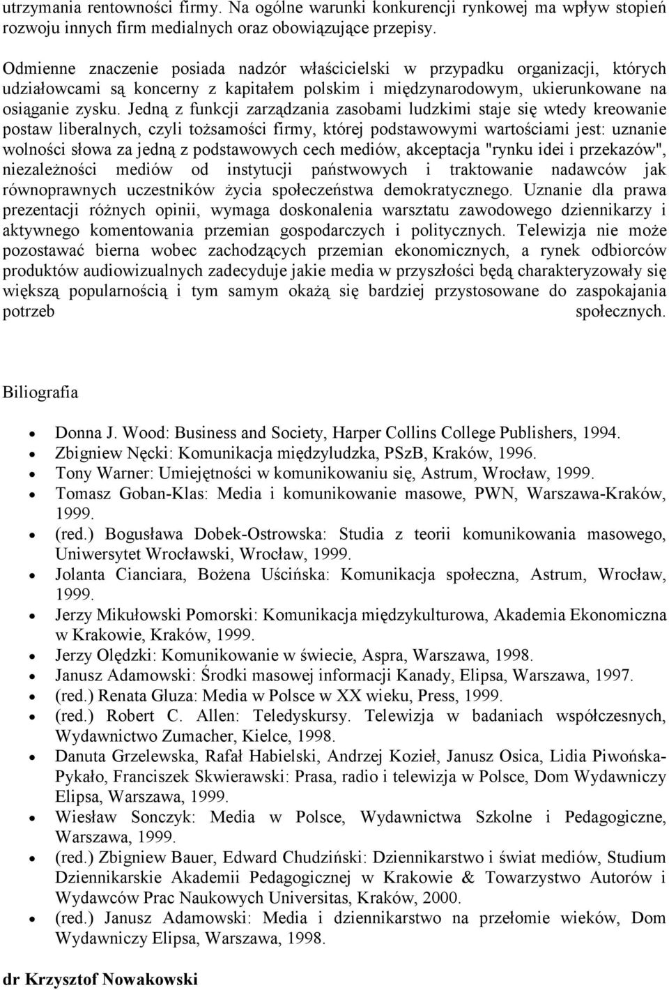 Jedną z funkcji zarządzania zasobami ludzkimi staje się wtedy kreowanie postaw liberalnych, czyli toŝsamości firmy, której podstawowymi wartościami jest: uznanie wolności słowa za jedną z