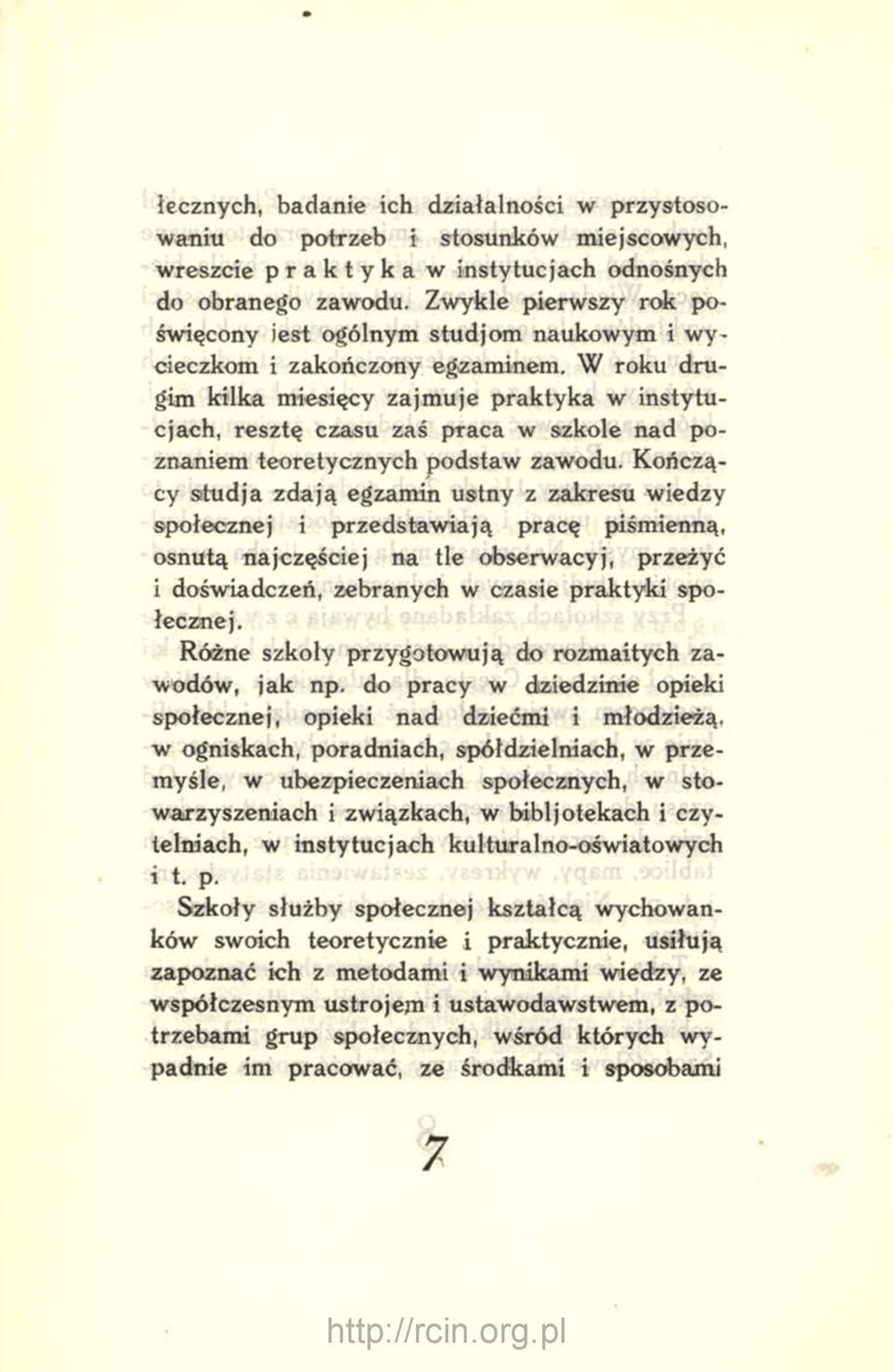 W roku drugim kilka miesięcy zajmuje praktyka w instytucjach, resztę czasu zaś praca w szkole nad poznaniem teoretycznych podstaw zawodu.