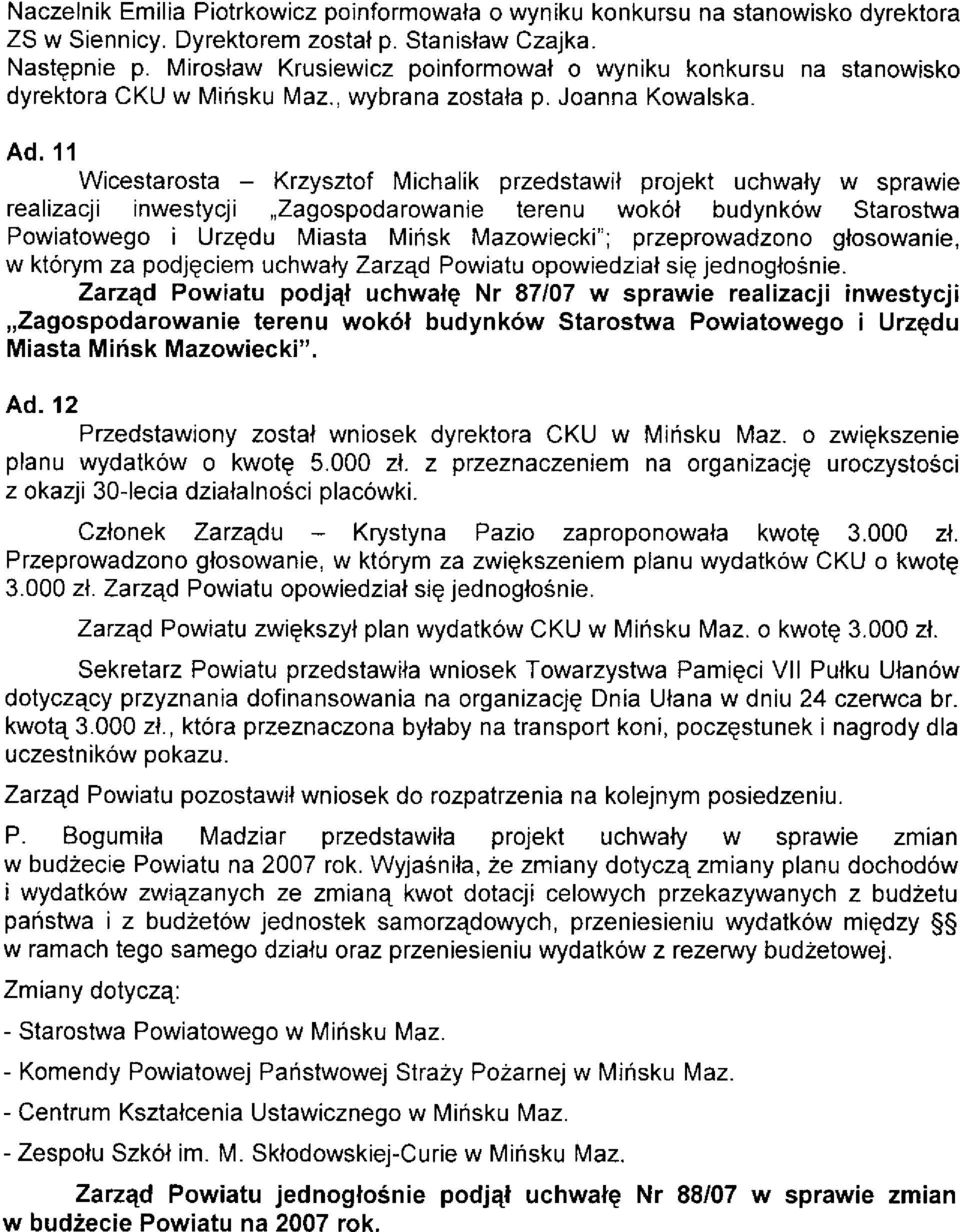 11 Wicestarosta - Krzysztof Michalik przedstawil projekt uchwaly w sprawie realizacji inwestycji,,zagospodarowanie terenu wokól budynków Starostwa Powiatowego i Urzqdu Miasta Minsk Mazowiecki";