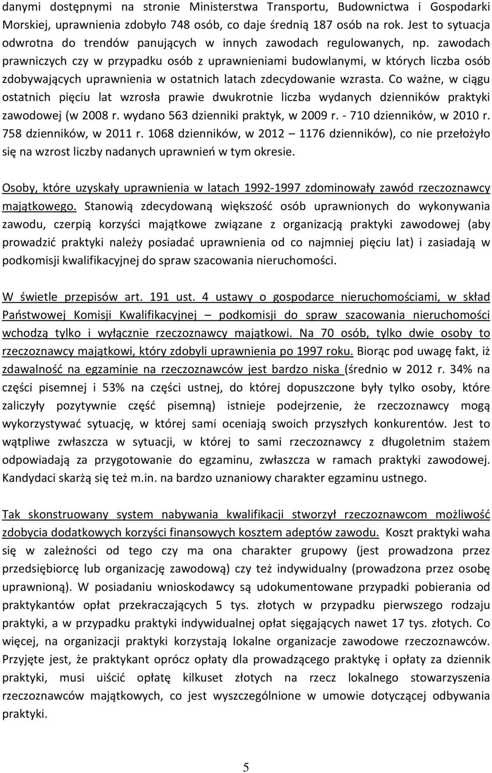 zawodach prawniczych czy w przypadku osób z uprawnieniami budowlanymi, w których liczba osób zdobywających uprawnienia w ostatnich latach zdecydowanie wzrasta.