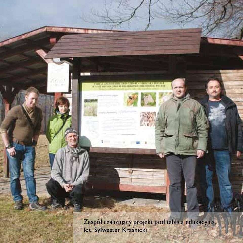 pod tablicą