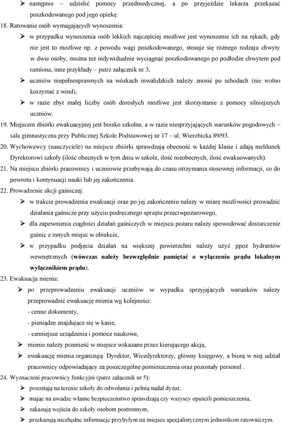 z powodu wagi poszkodowanego, stosuje się różnego rodzaju chwyty w dwie osoby, można też indywidualnie wyciągnąć poszkodowanego po podłodze chwytem pod ramiona, inne przykłady patrz załącznik nr 3,