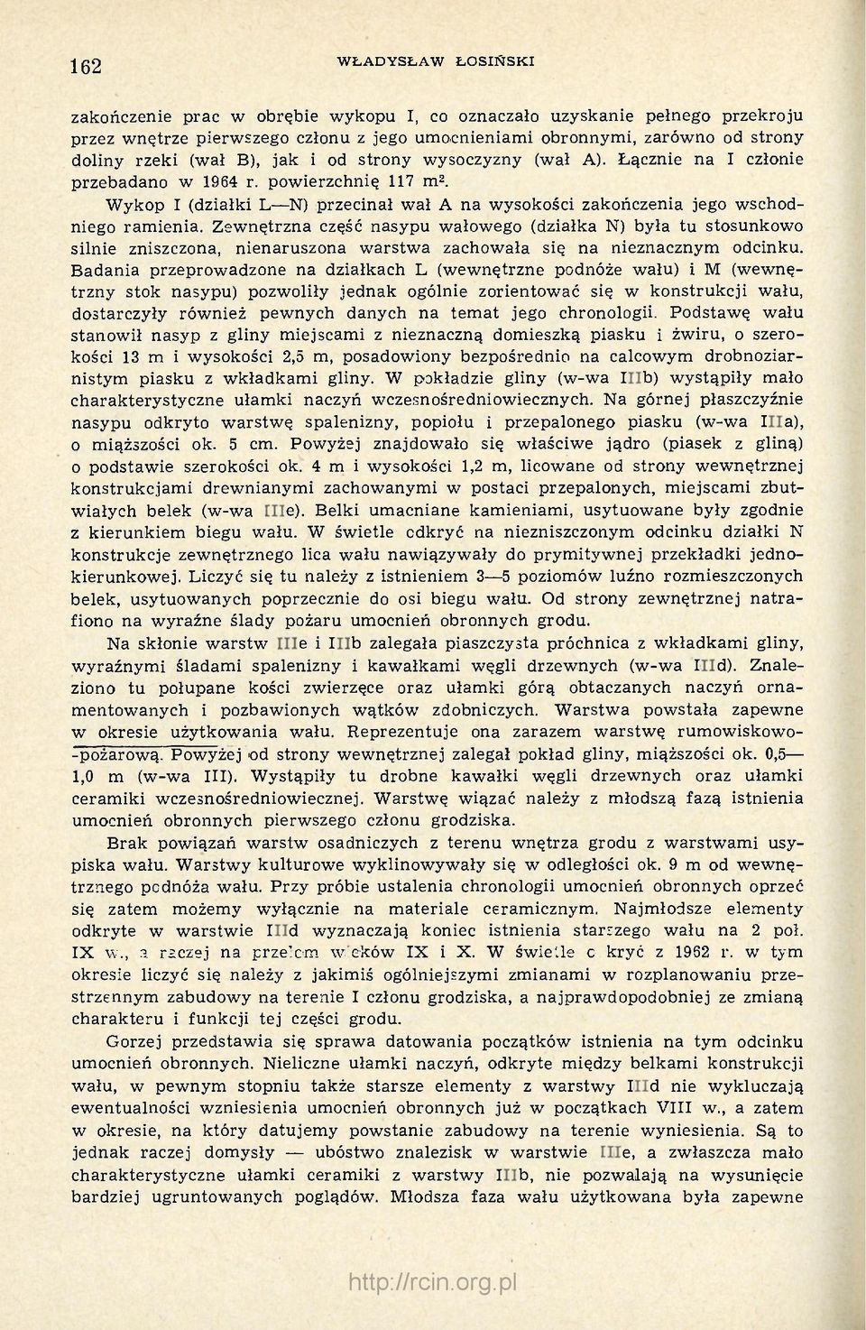 Zewnętrzna część nasypu wałowego (działka N) była tu stosunkowo silnie zniszczona, nienaruszona warstwa zachowała się na nieznacznym odcinku.