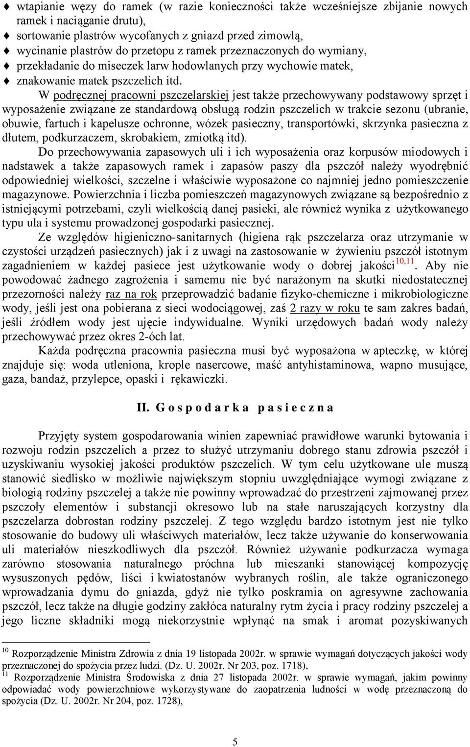 W podręcznej pracowni pszczelarskiej jest także przechowywany podstawowy sprzęt i wyposażenie związane ze standardową obsługą rodzin pszczelich w trakcie sezonu (ubranie, obuwie, fartuch i kapelusze