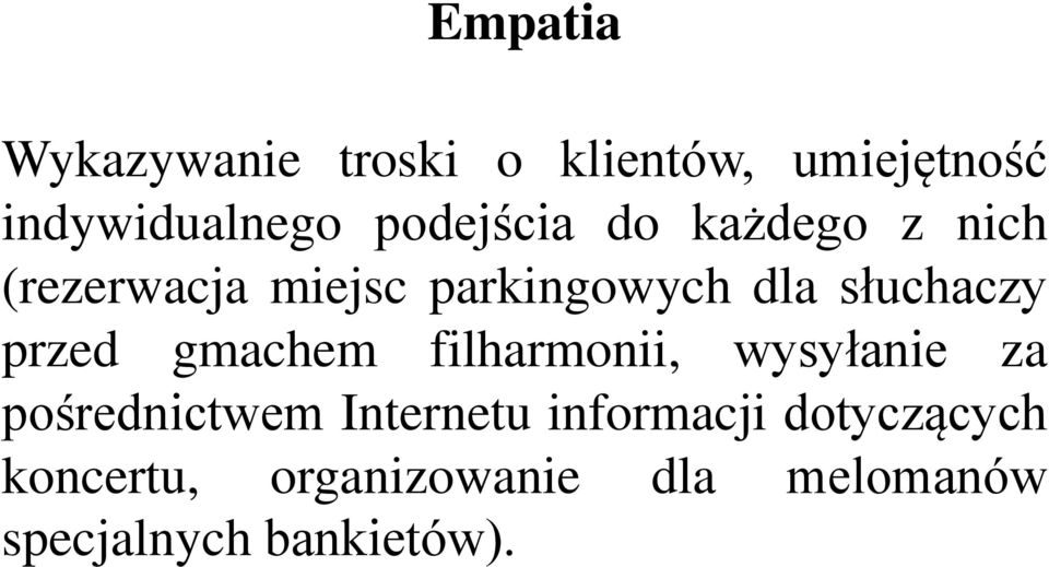 słuchaczy przed gmachem filharmonii, wysyłanie za pośrednictwem