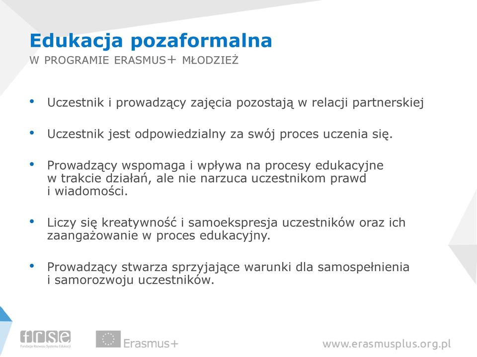 Prowadzący wspomaga i wpływa na procesy edukacyjne w trakcie działań, ale nie narzuca uczestnikom prawd i wiadomości.