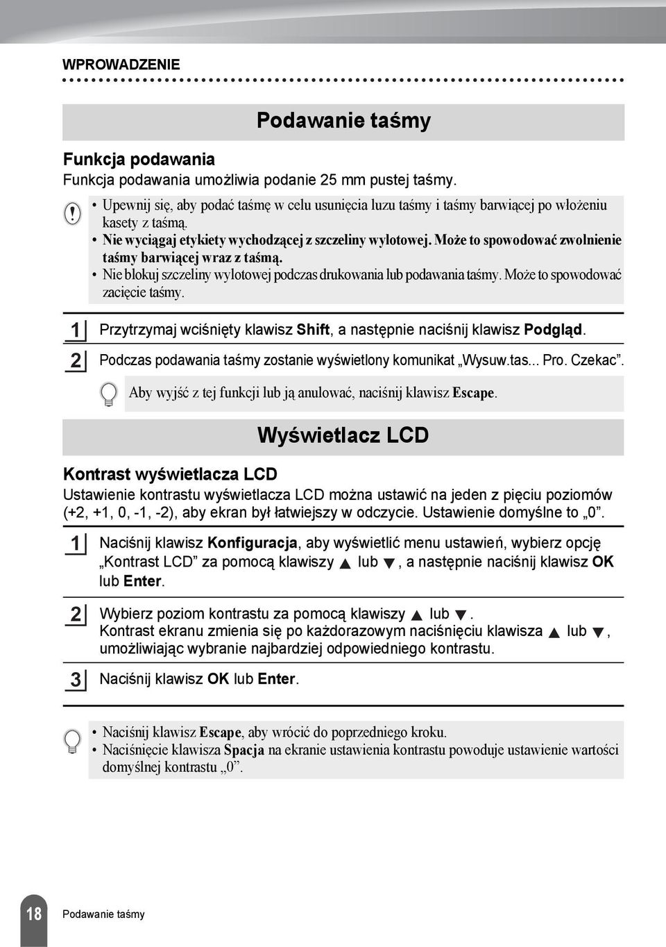 Może to spowodować zwolnienie taśmy barwiącej wraz z taśmą. Nie blokuj szczeliny wylotowej podczas drukowania lub podawania taśmy. Może to spowodować zacięcie taśmy.