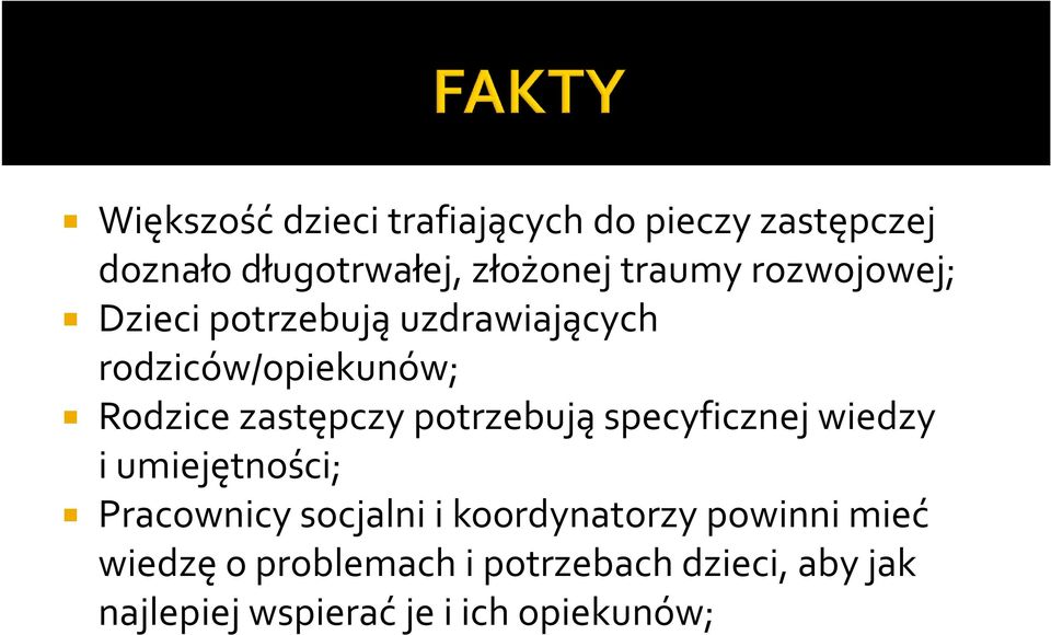 potrzebują specyficznej wiedzy i umiejętności; Pracownicy socjalni i koordynatorzy