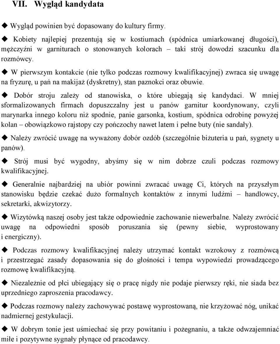 W pierwszym kontakcie (nie tylko podczas rozmowy kwalifikacyjnej) zwraca się uwagę na fryzurę, u pań na makijaż (dyskretny), stan paznokci oraz obuwie.