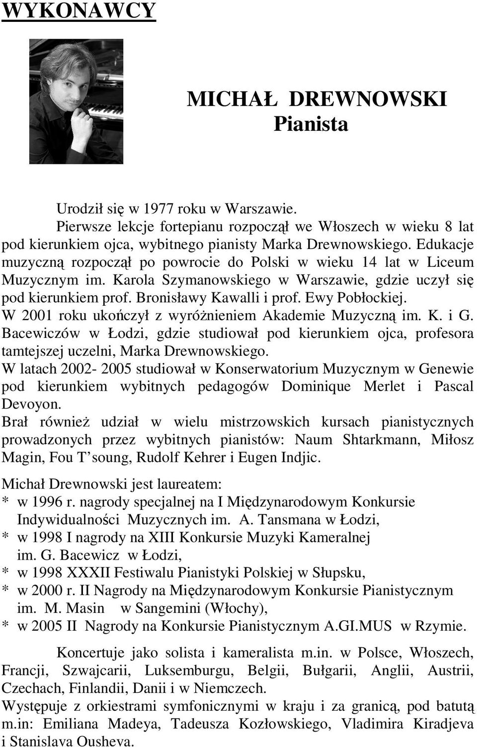 Ewy Pobłockiej. W 2001 roku ukończył z wyróŝnieniem Akademie Muzyczną im. K. i G. Bacewiczów w Łodzi, gdzie studiował pod kierunkiem ojca, profesora tamtejszej uczelni, Marka Drewnowskiego.