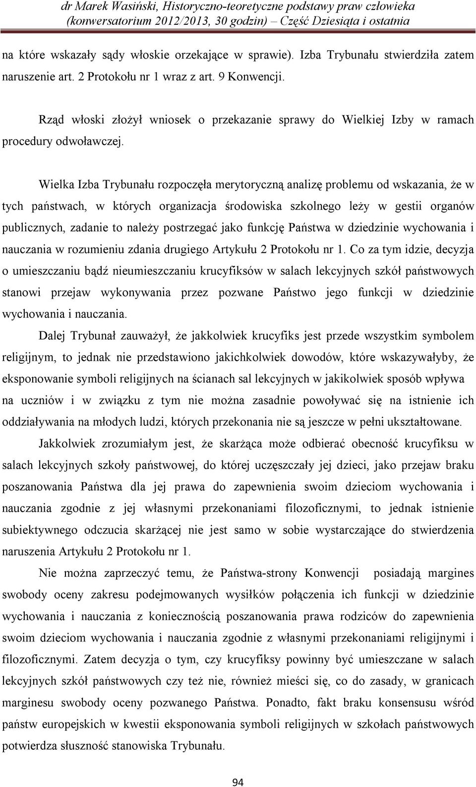 Wielka Izba Trybunału rozpoczęła merytoryczną analizę problemu od wskazania, że w tych państwach, w których organizacja środowiska szkolnego leży w gestii organów publicznych, zadanie to należy