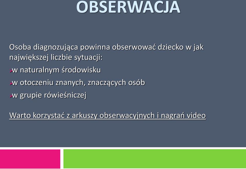 środowisku w otoczeniu znanych, znaczących osób w grupie