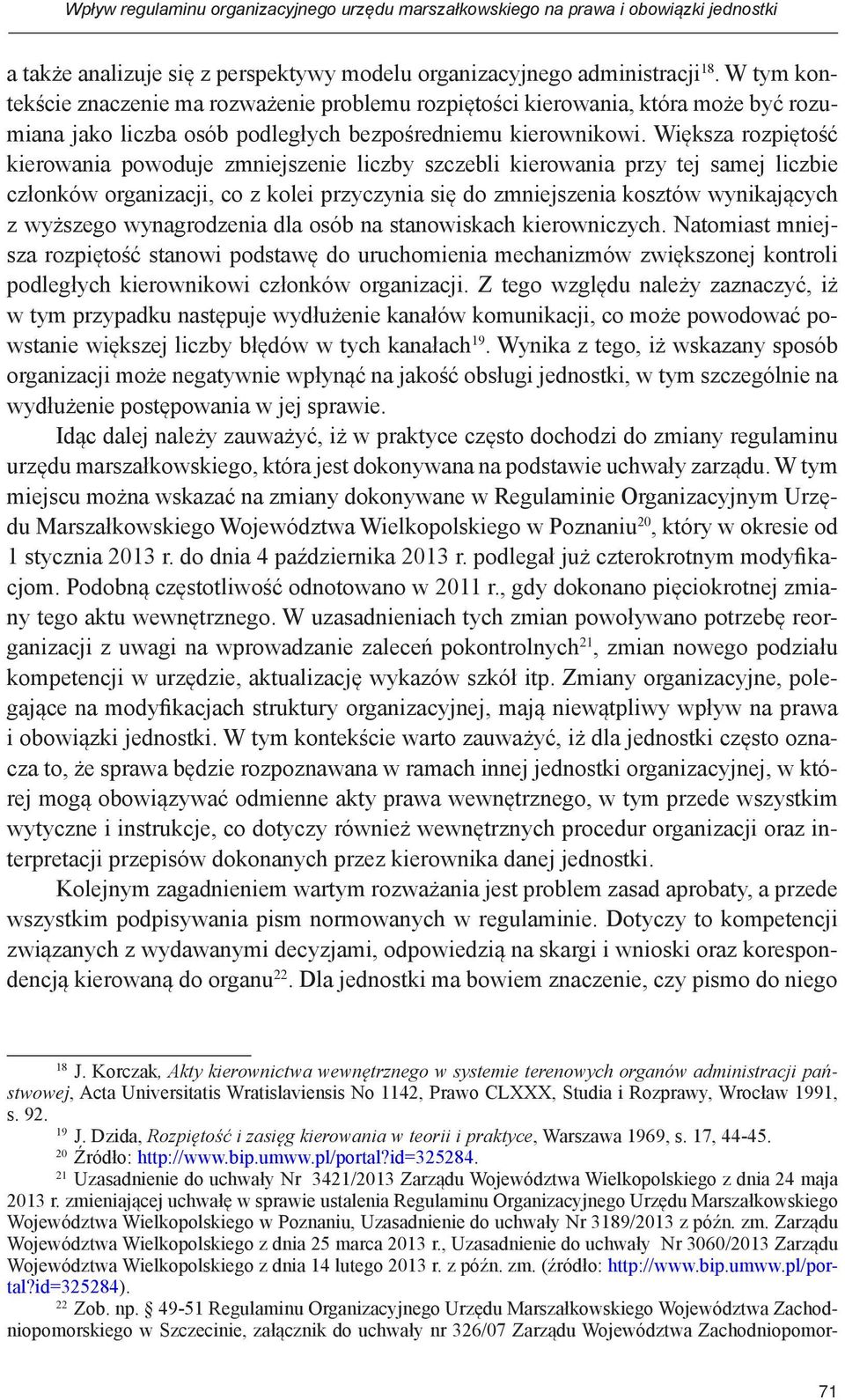 Większa rozpiętość kierowania powoduje zmniejszenie liczby szczebli kierowania przy tej samej liczbie członków organizacji, co z kolei przyczynia się do zmniejszenia kosztów wynikających z wyższego