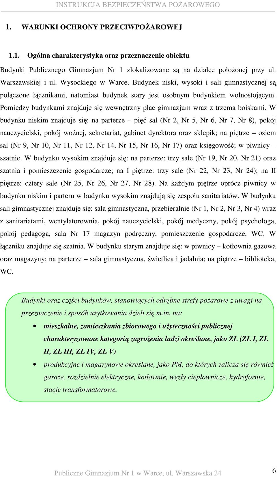 Pomiędzy budynkami znajduje się wewnętrzny plac gimnazjum wraz z trzema boiskami.