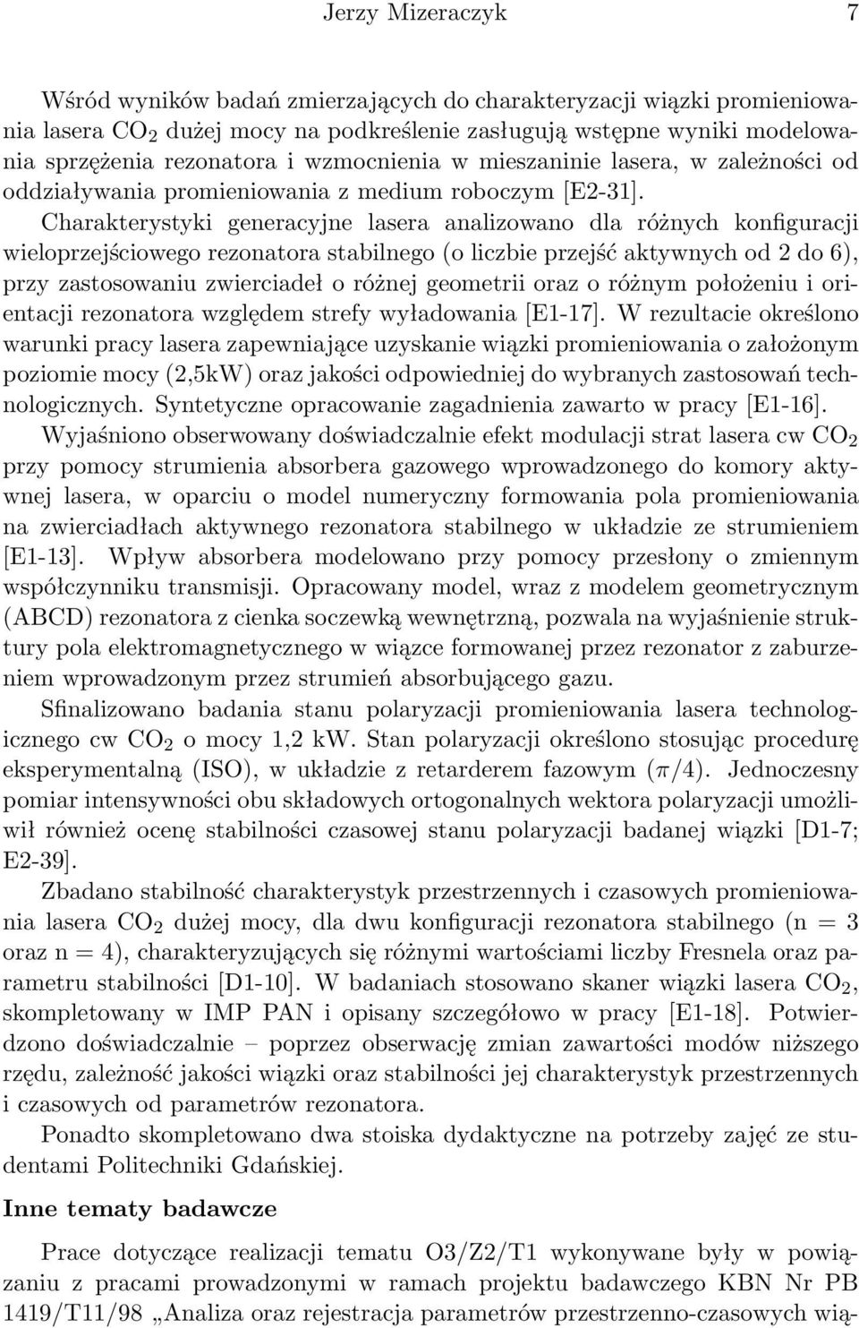 Charakterystyki generacyjne lasera analizowano dla różnych konfiguracji wieloprzejściowego rezonatora stabilnego (o liczbie przejść aktywnych od 2 do 6), przy zastosowaniu zwierciadeł o różnej