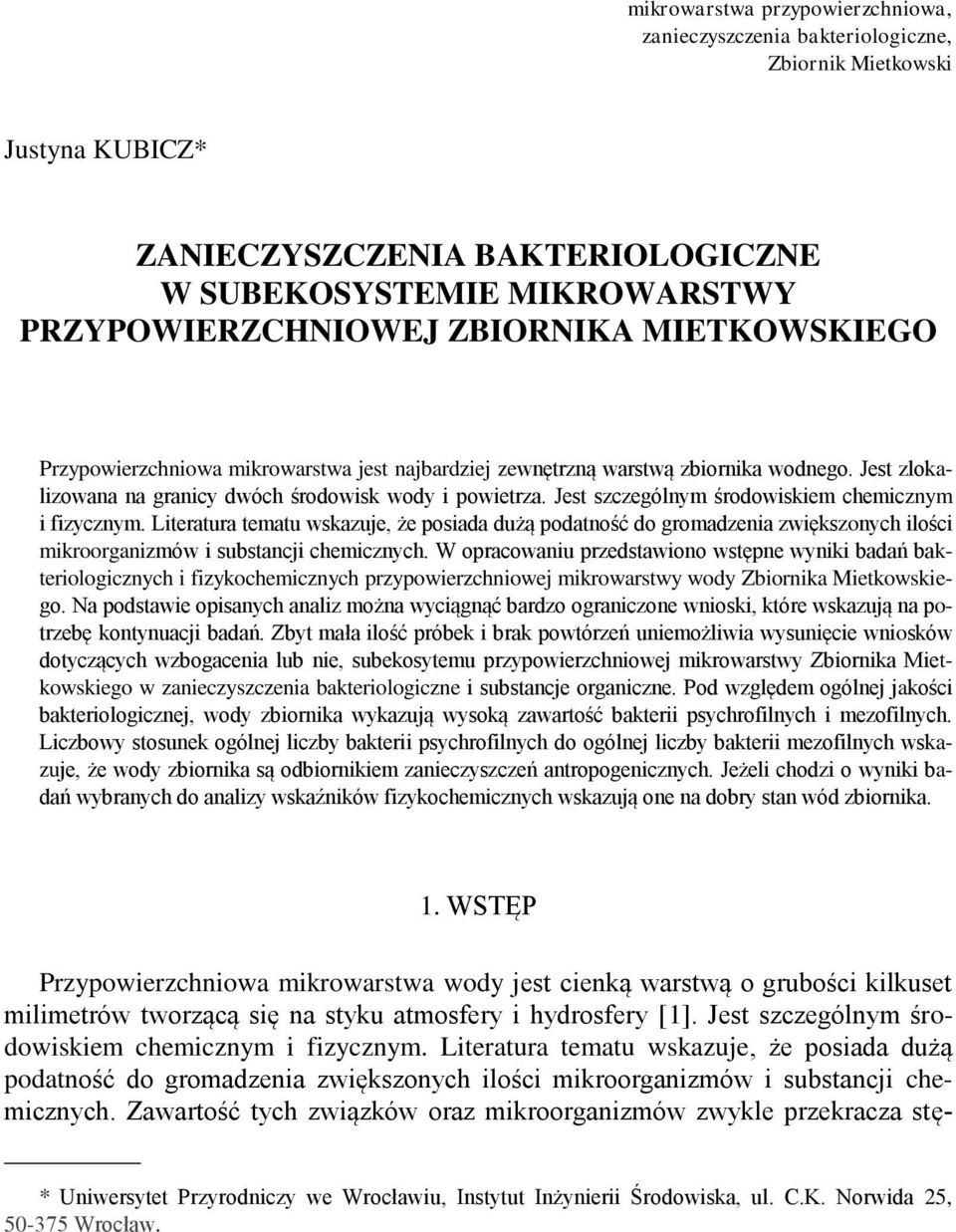 Jest szczególnym środowiskiem chemicznym i fizycznym. Literatura tematu wskazuje, że posiada dużą podatność do gromadzenia zwiększonych ilości mikroorganizmów i substancji chemicznych.