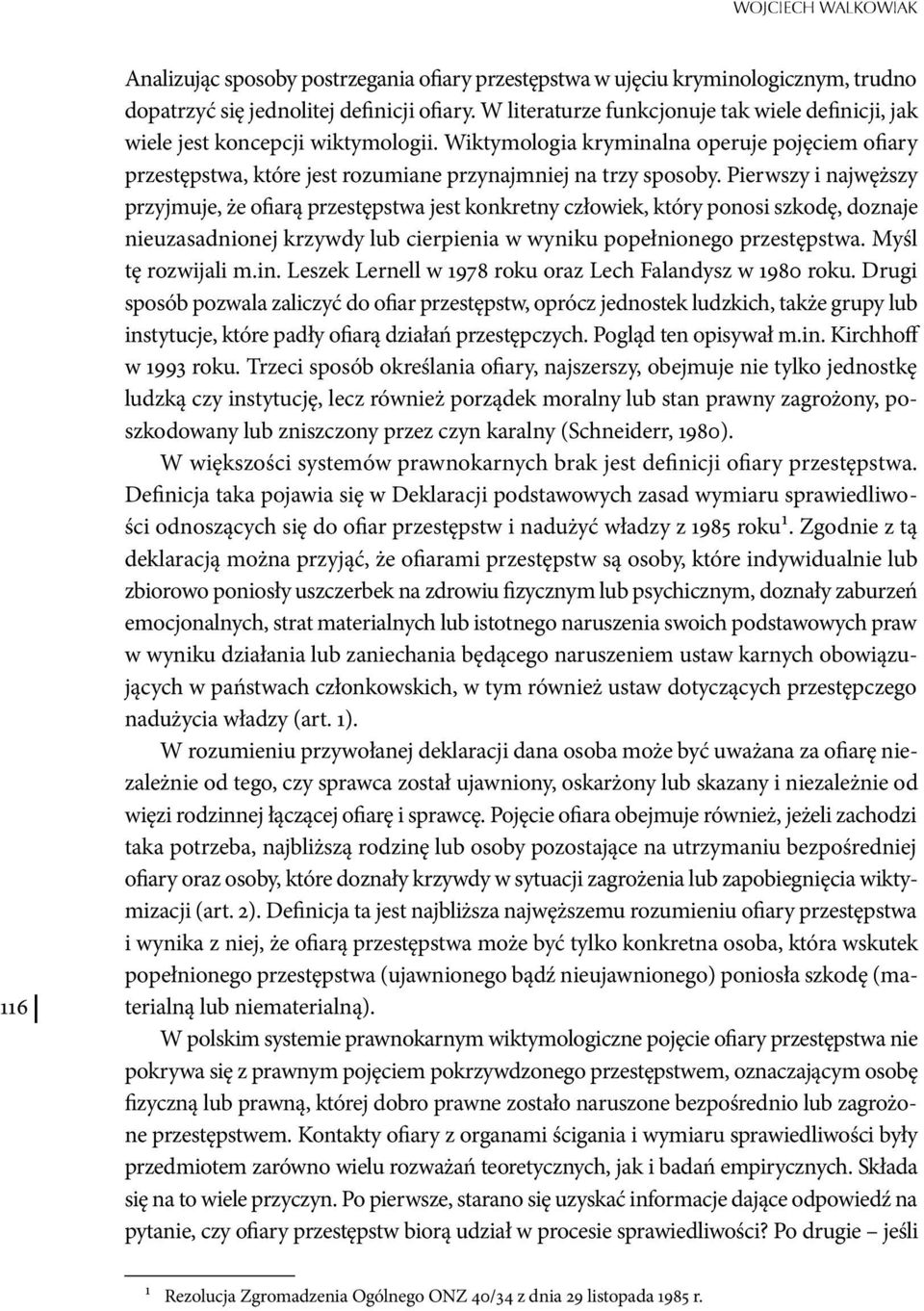 Pierwszy i najwęższy przyjmuje, że ofiarą przestępstwa jest konkretny człowiek, który ponosi szkodę, doznaje nieuzasadnionej krzywdy lub cierpienia w wyniku popełnionego przestępstwa.