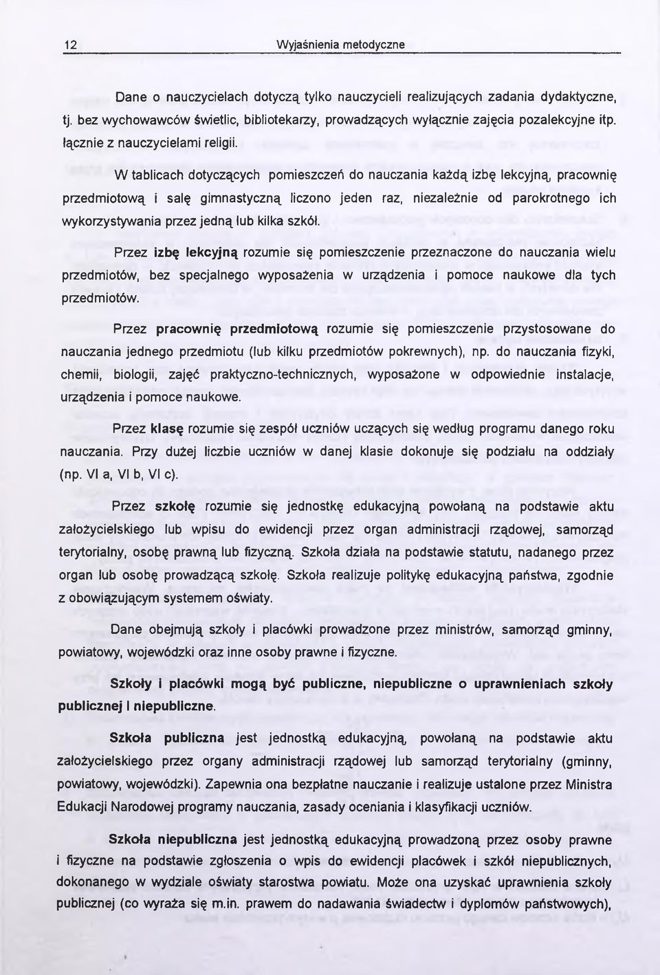 W tablicach dotyczących pomieszczeń do nauczania każdą izbę lekcyjną pracownię przedmiotową i salę gimnastyczną liczono jeden raz, niezależnie od parokrotnego ich wykorzystywania przez jedną lub