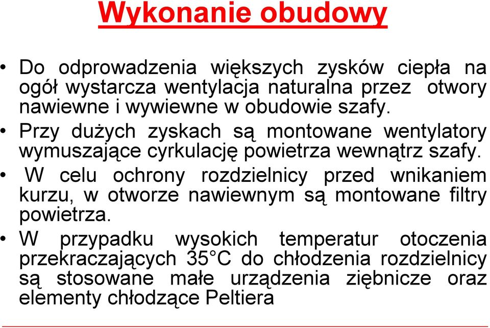 W celu ochrony rozdzielnicy przed wnikaniem kurzu, wotworze nawiewnym sąmontowane filtry powietrza.