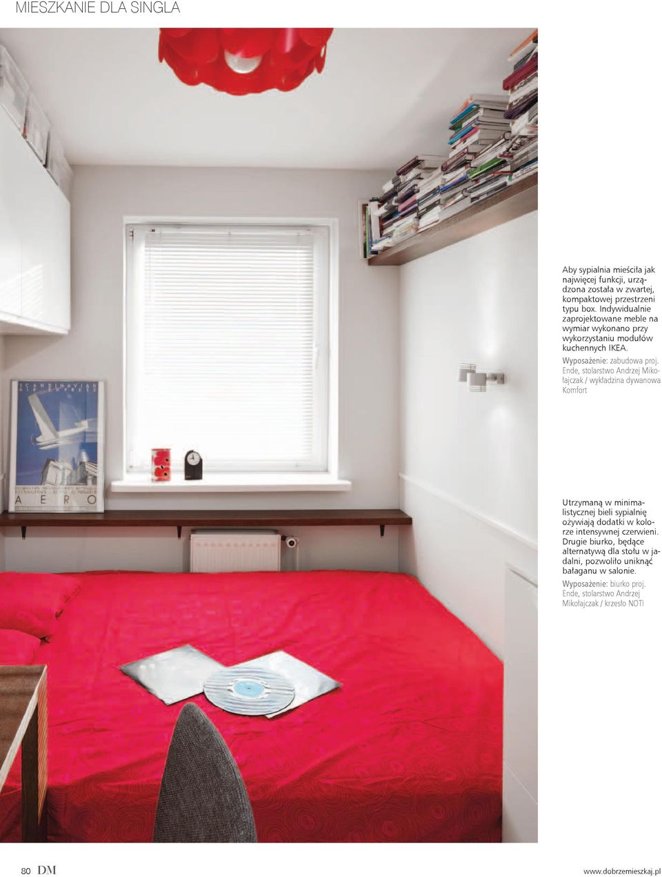 Ende, stolarstwo Andrzej Mikołajczak / wykładzina dywanowa Komfort Utrzymaną w minimalistycznej bieli sypialnię ożywiają dodatki w kolorze