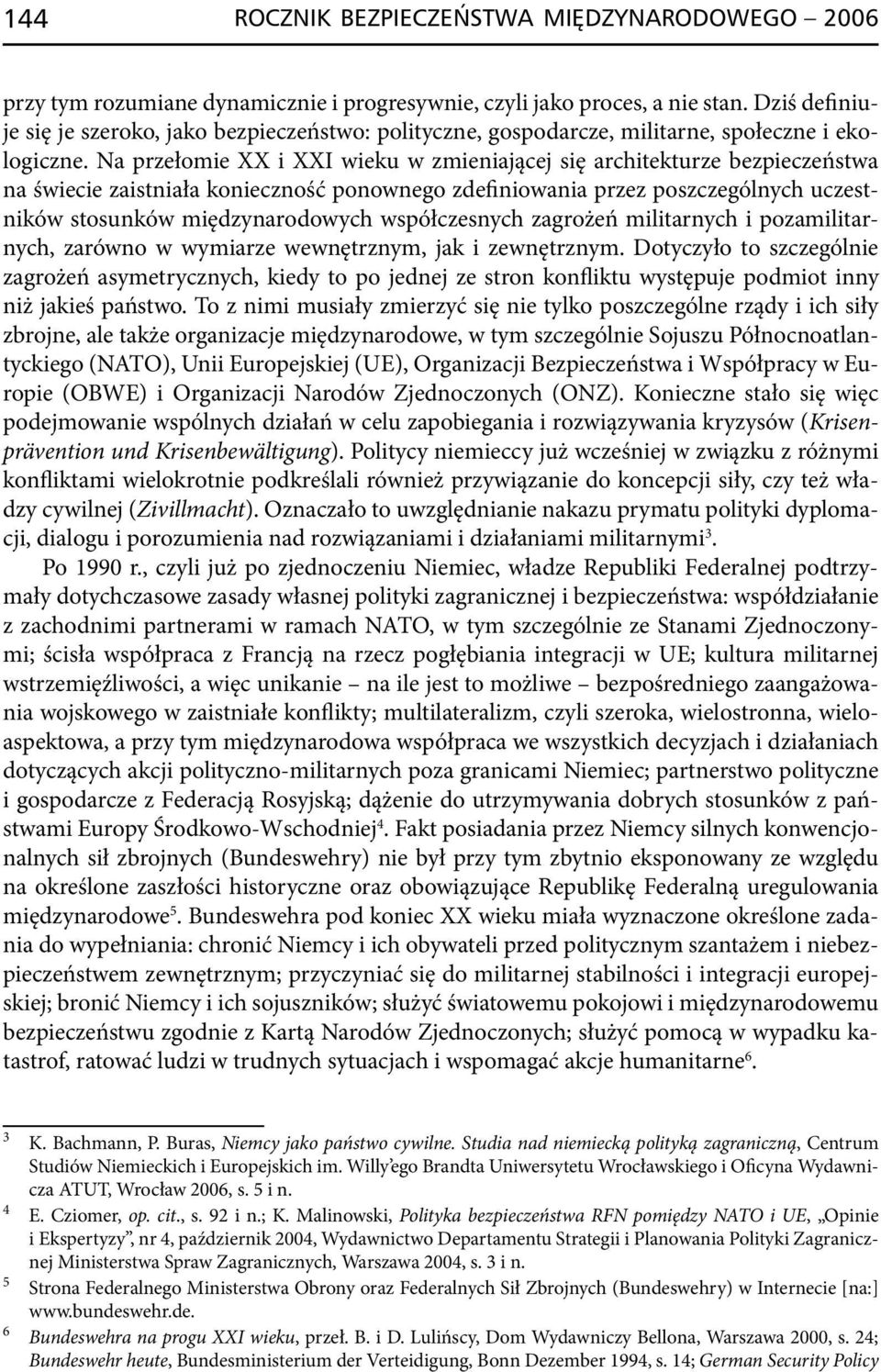 Na przełomie XX i XXI wieku w zmieniającej się architekturze bezpieczeństwa na świecie zaistniała konieczność ponownego zdefiniowania przez poszczególnych uczestników stosunków międzynarodowych