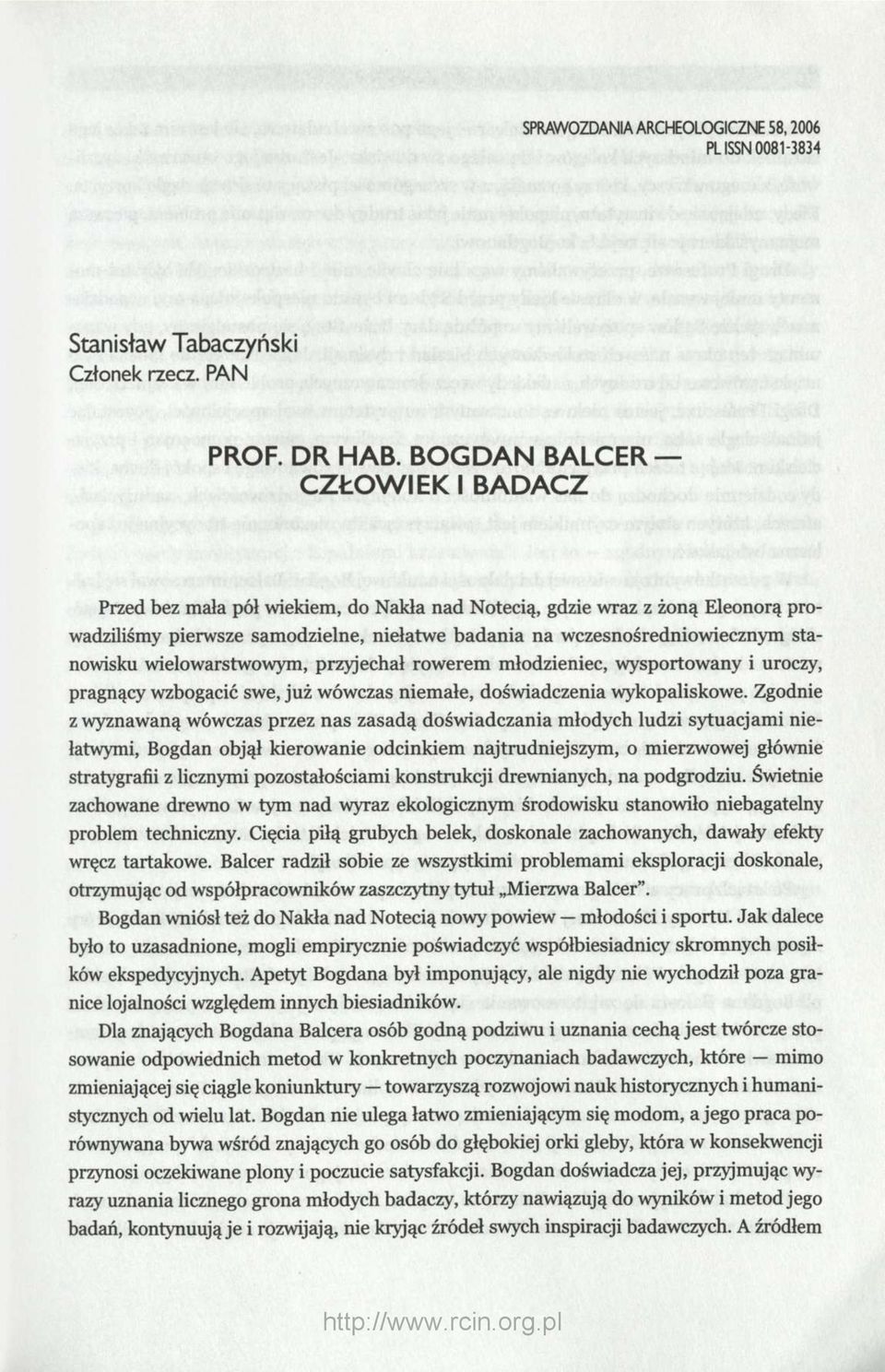 wielowarstwowym, przyjechał rowerem młodzieniec, wysportowany i uroczy, pragnący wzbogacić swe, już wówczas niemałe, doświadczenia wykopaliskowe.