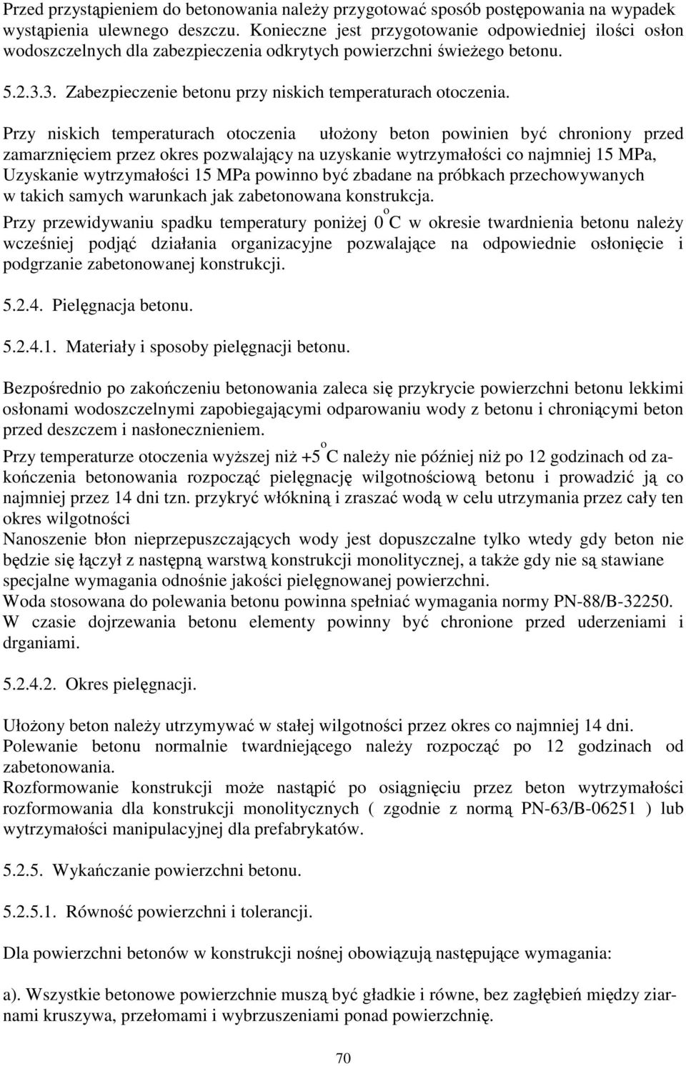 Przy niskich temperaturach otoczenia ułoony beton powinien by chroniony przed zamarzniciem przez okres pozwalajcy na uzyskanie wytrzymałoci co najmniej 15 MPa, Uzyskanie wytrzymałoci 15 MPa powinno