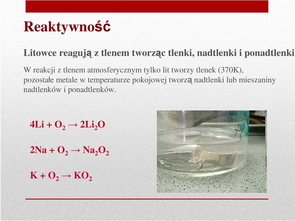 (370K), pozostałe metale w temperaturze pokojowej tworzą nadtlenki lub