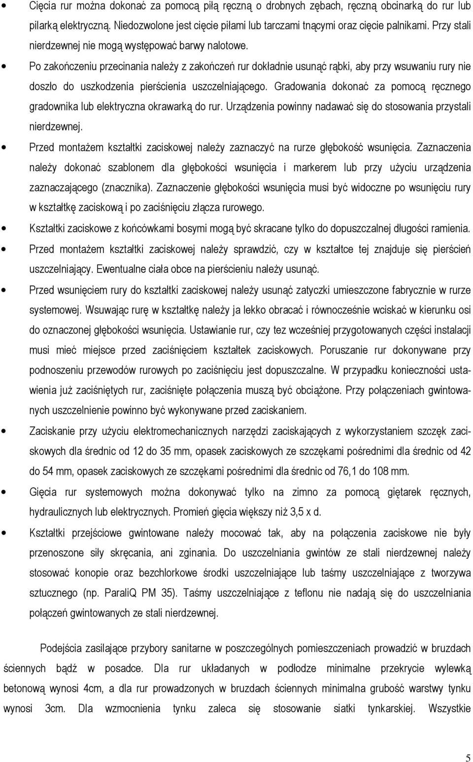 Po zakończeniu przecinania należy z zakończeń rur dokładnie usunąć rąbki, aby przy wsuwaniu rury nie doszło do uszkodzenia pierścienia uszczelniającego.