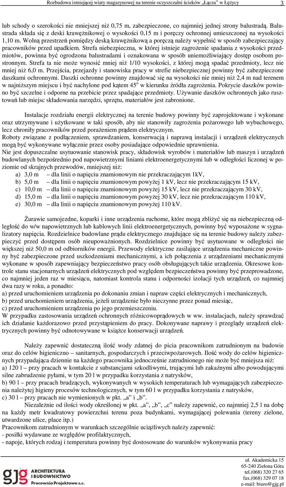 Wolną przestrzeń pomiędzy deską krawężnikową a poręczą należy wypełnić w sposób zabezpieczający pracowników przed upadkiem.