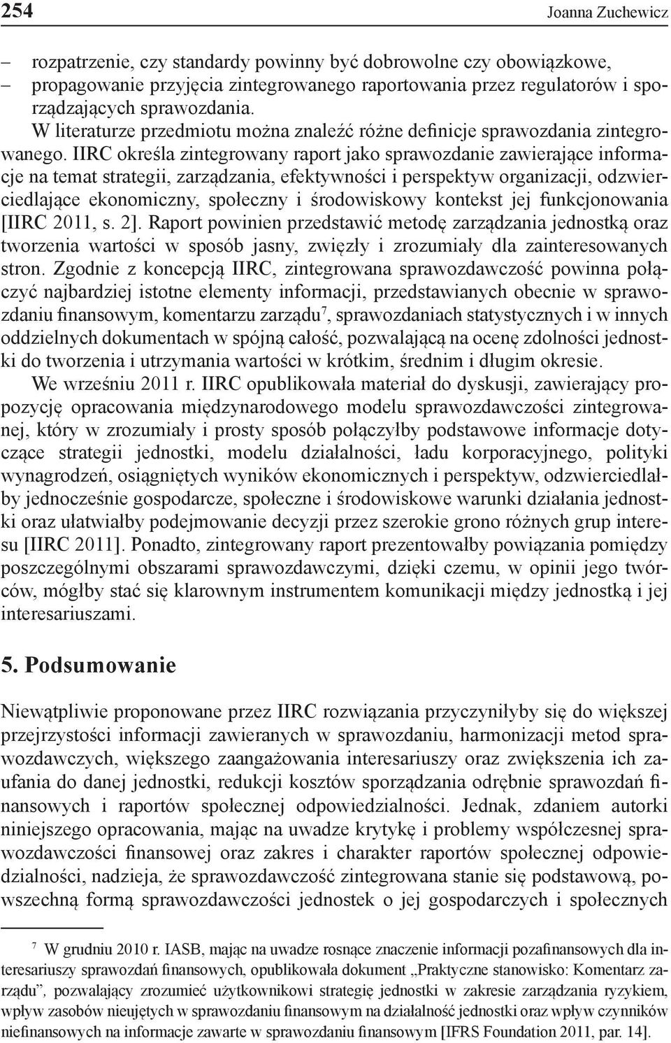 IIRC określa zintegrowany raport jako sprawozdanie zawierające informacje na temat strategii, zarządzania, efektywności i perspektyw organizacji, odzwierciedlające ekonomiczny, społeczny i