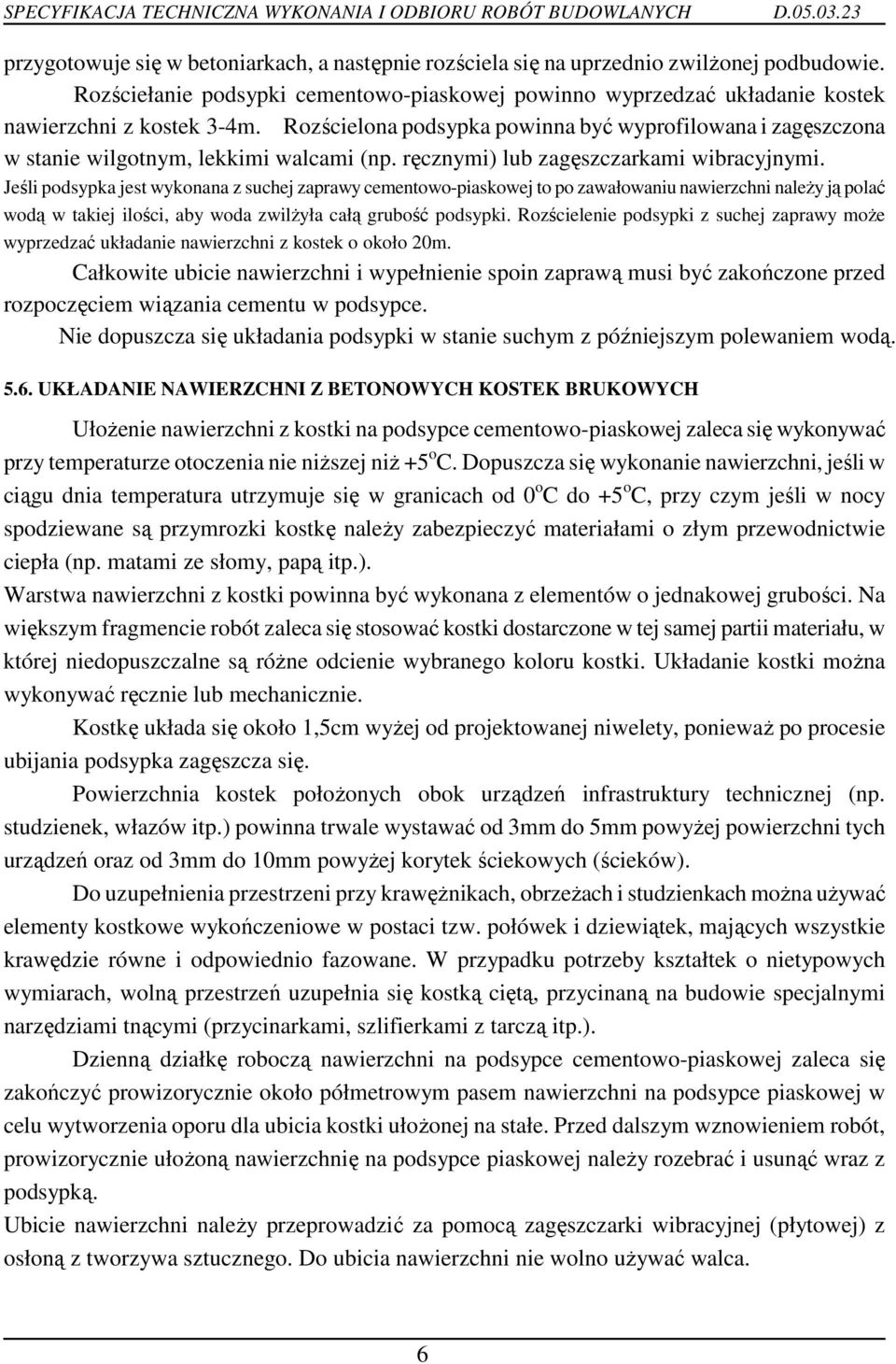 Jeśli podsypka jest wykonana z suchej zaprawy cementowo-piaskowej to po zawałowaniu nawierzchni naleŝy ją polać wodą w takiej ilości, aby woda zwilŝyła całą grubość podsypki.