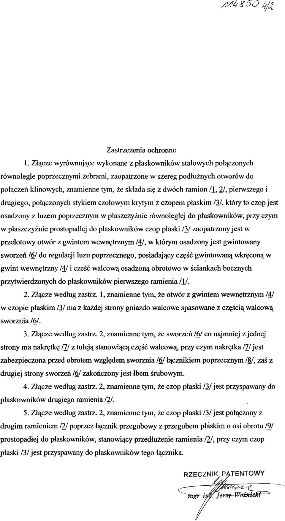 ramion /J_, 2/, pierwszego i drugiego, połączonych stykiem czołowym krytym z czopem płaskim 1319 który to czop jest osadzony z luzem poprzecznym w płaszczyźnie równoległej do płaskowników, przy czym