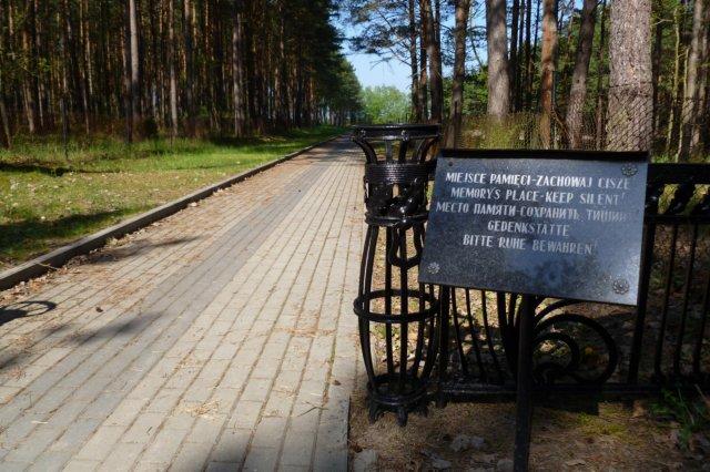 Największym i drugim co do wielkości na całym obszarze Pomorza masowym grobem jest dawna żwirownia w Mniszku. Miejsce pamięci.