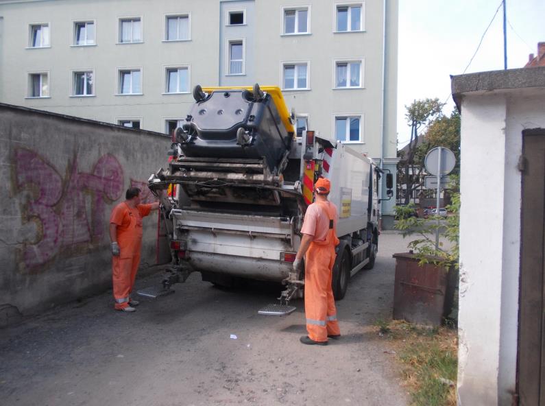 2. Odpady komunalne Odpady komunalne to odpady powstające w gospodarstwach domowych, z wyłączeniem pojazdów wyłączonych z eksploatacji, a także odpady niezawierające niebezpiecznych pochodzące od