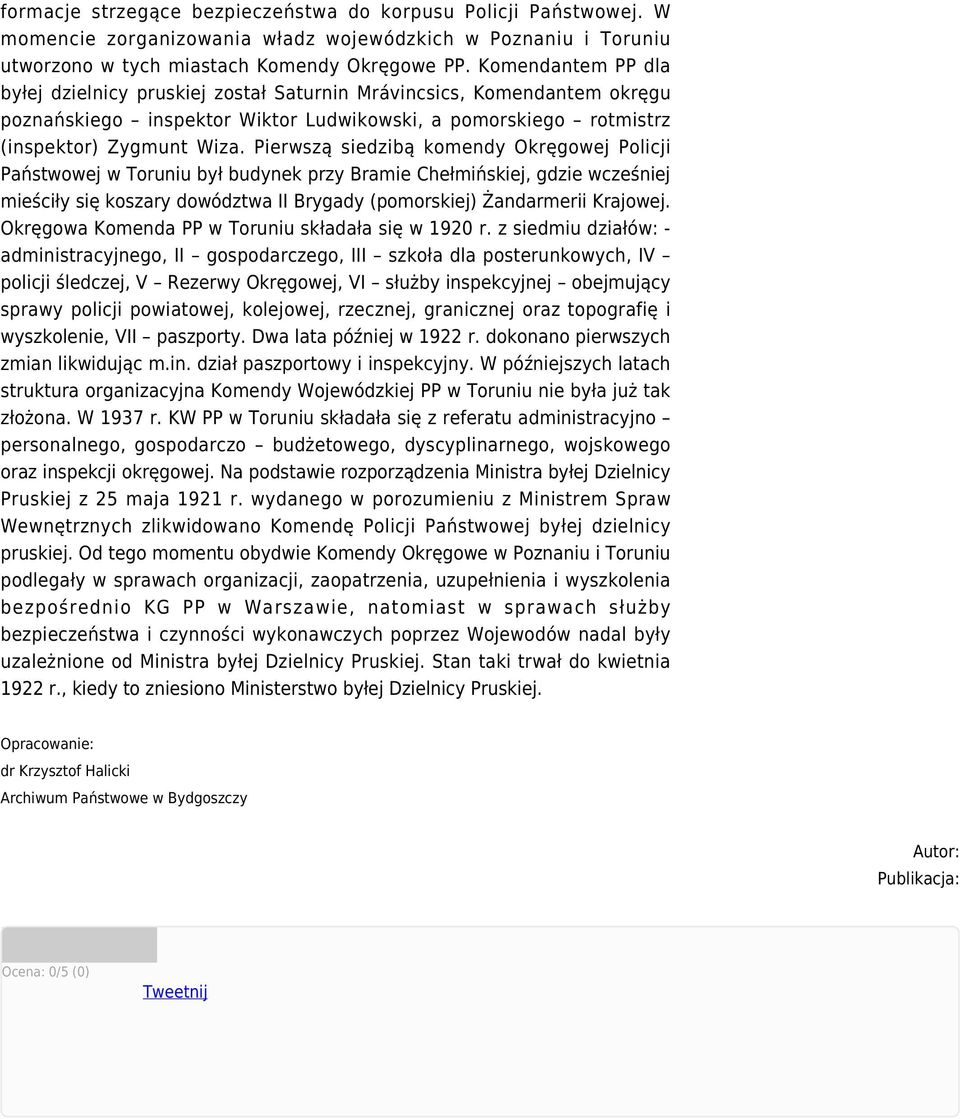 Pierwszą siedzibą komendy Okręgowej Policji Państwowej w Toruniu był budynek przy Bramie Chełmińskiej, gdzie wcześniej mieściły się koszary dowództwa II Brygady (pomorskiej) Żandarmerii Krajowej.