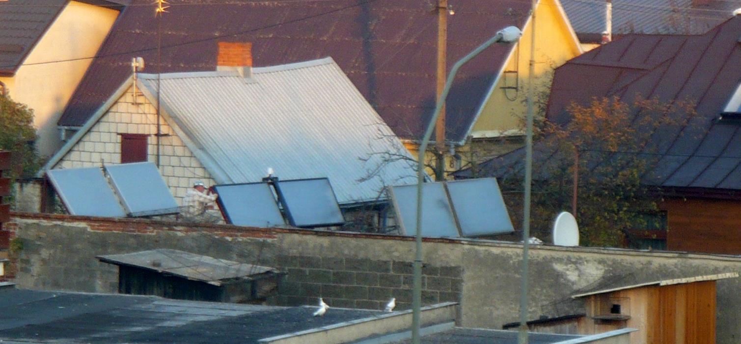 Właściciel kolektorów boryka się z nadmiarem energii cieplnej w miesiącach letnich.