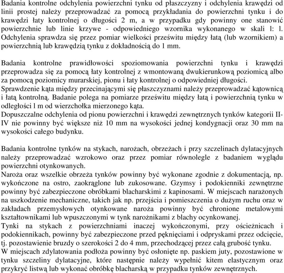 Odchylenia sprawdza się przez pomiar wielkości prześwitu między łatą (lub wzornikiem) a powierzchnią lub krawędzią tynku z dokładnością do 1 mm.