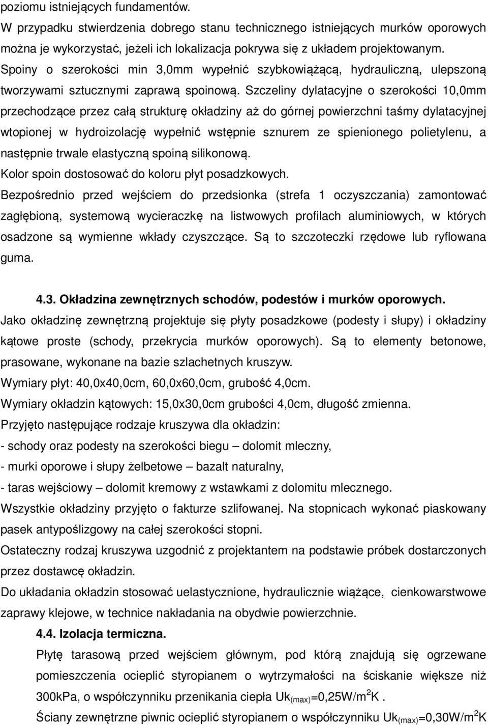 Szczeliny dylatacyjne o szerokości 10,0mm przechodzące przez całą strukturę okładziny aż do górnej powierzchni taśmy dylatacyjnej wtopionej w hydroizolację wypełnić wstępnie sznurem ze spienionego