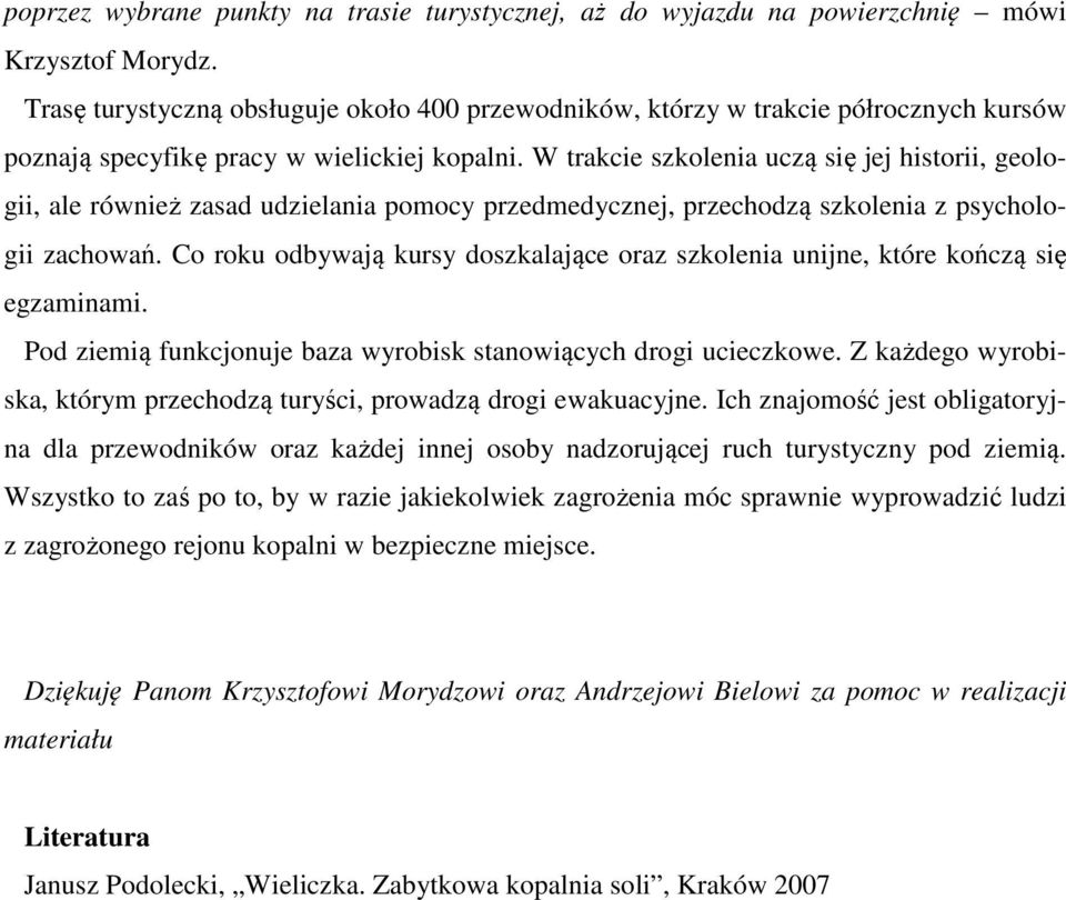 W trakcie szkolenia uczą się jej historii, geologii, ale również zasad udzielania pomocy przedmedycznej, przechodzą szkolenia z psychologii zachowań.