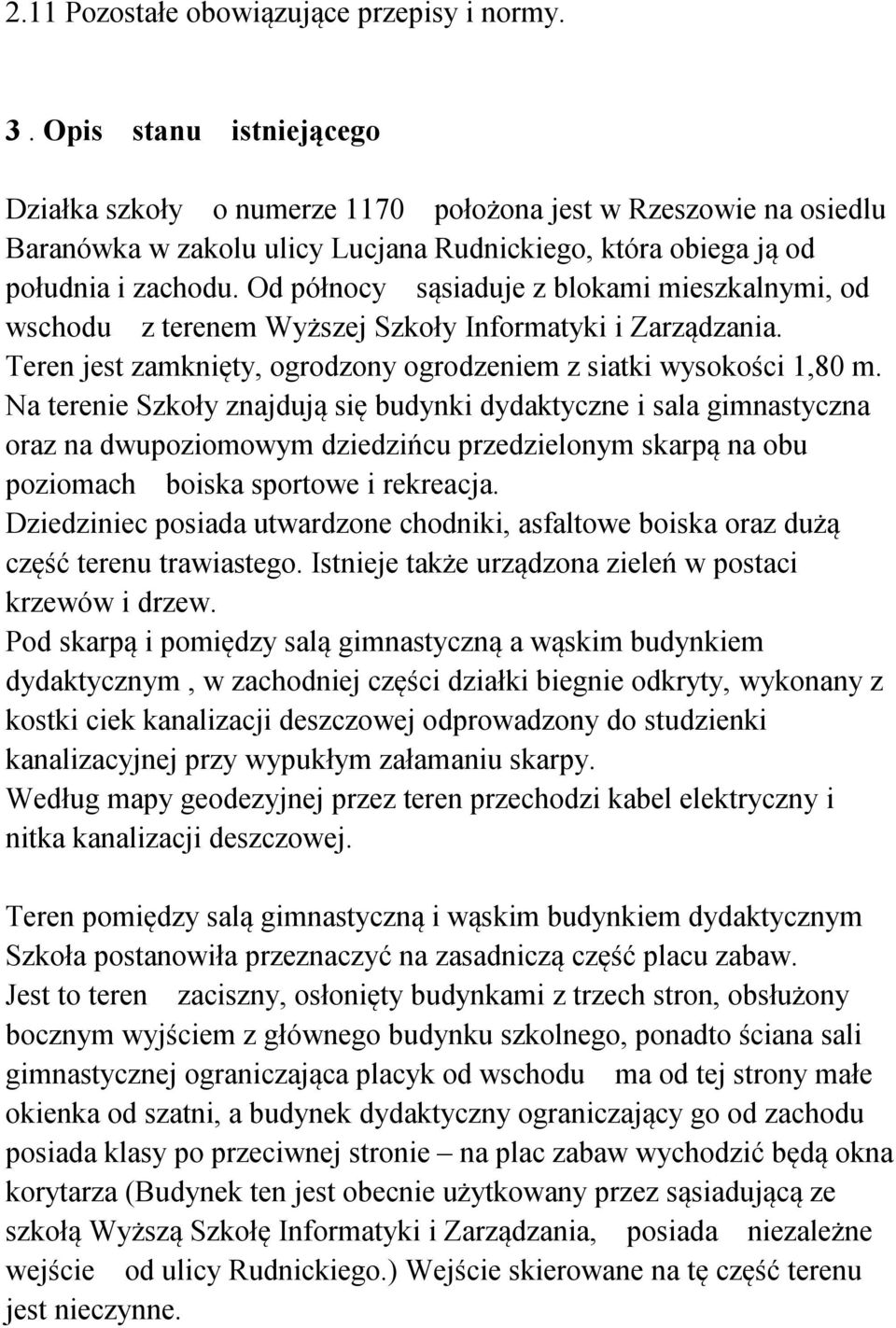 Od północy sąsiaduje z blokami mieszkalnymi, od wschodu z terenem Wyższej Szkoły Informatyki i Zarządzania. Teren jest zamknięty, ogrodzony ogrodzeniem z siatki wysokości 1,80 m.