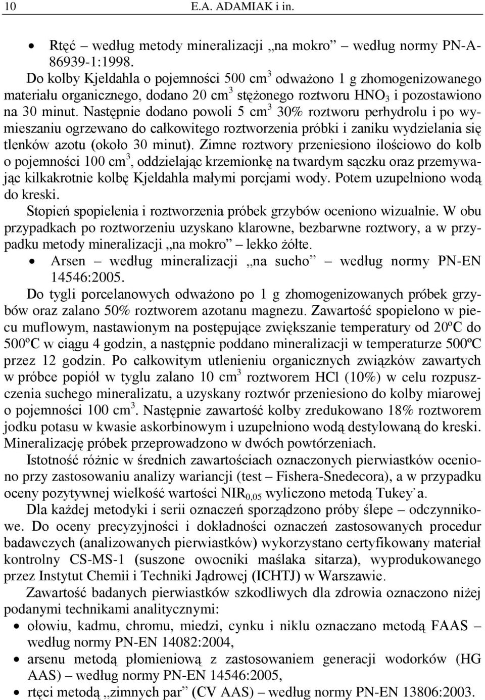 Następnie dodano powoli 5 cm 3 30% roztworu perhydrolu i po wymieszaniu ogrzewano do całkowitego roztworzenia próbki i zaniku wydzielania się tlenków azotu (około 30 minut).