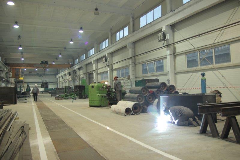 RZN Sp. z o.o. posiada halę produkcyjną o powierzchni wynoszącej 4000 m2. Wyposażona jest w kilka wyspecjalizowanych maszyn i stanowisk pracy.