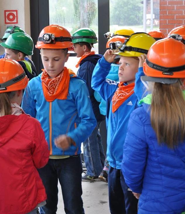 SZYCHTA FUKSÓW czyli pierwsza zmiana młodych górników Emocjonująca, blisko dwugodzinna, drużynowa rywalizacja, quizy tematyczne, zajęcia praktyczne w górniczej kuźni i maszynowni wszystkie te