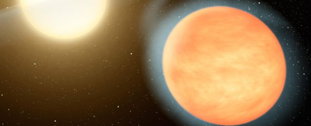 Astronomowie odkryli w 2010 roku, że duża, gorąca planeta pozasłoneczna posiada w atmosferze niezwykle dużo