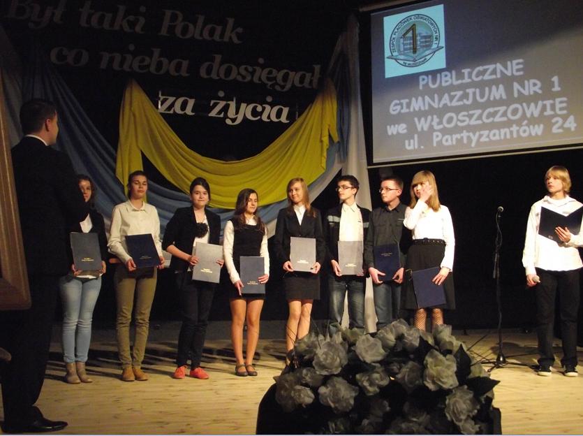 STYPENDYŚCI Katarzyna Dąbrowska (klasa 2a) Paulina Zielińska (klasa 2a) Marta Malicka (klasa 1b) Julia Dynus