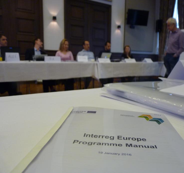 Przedstawiamy RESOLVE RESOLVE spotkanie w Roermond, kwiecień 2016 W jaki sposób przemieszczanie się towarów i osób robiących zakupy może być bardziej efektywne i zrównoważone?